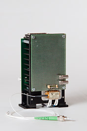 EM4 1550 nm 100 mW fiber-pigtailed laser diode, outfitted with a heatsink and a temperature controller